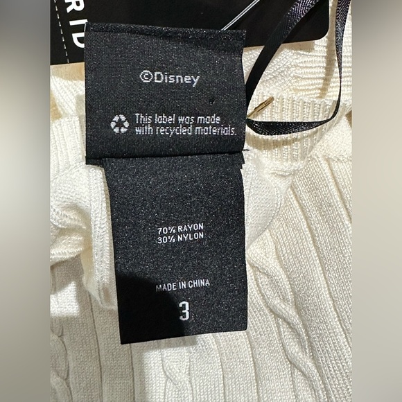 ✨NWT✨ Torrid: Women’s Sweater with Disney Mickey Accent- Size 3 - Picture 6 of 8